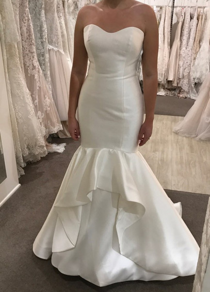 Modern designer satin mermaid wedding dresses sweetheart rullfes tiered skirt court train bridal wedding gowns with covered buttons back