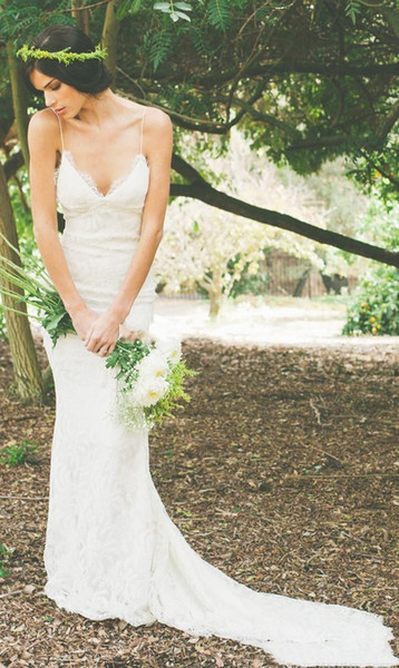 Sexy Backless Summer Holiday Sheath Sweep Wedding Dresses Lace Spaghetti Garden Beach Bohemian Sheer Bridal Wedding Gowns