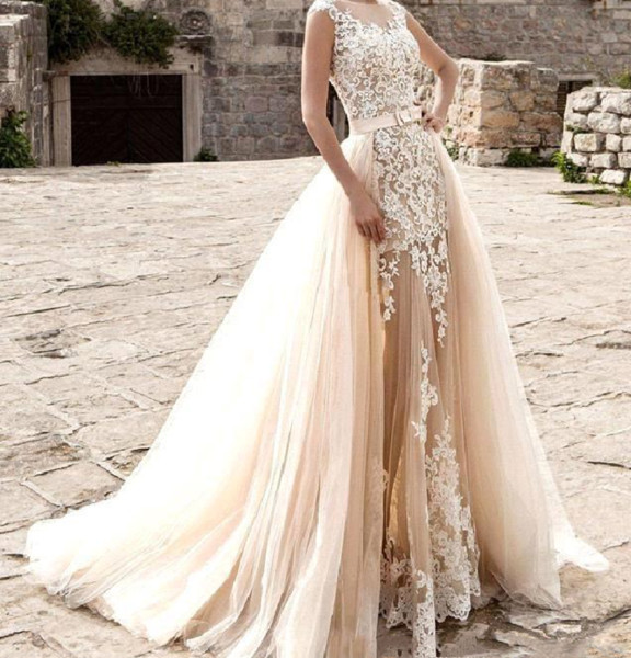white lace Wedding Dresses sleeveless Applique wedding gowns over-skirt Custom Made Champagne Bridal Gowns for special occasions