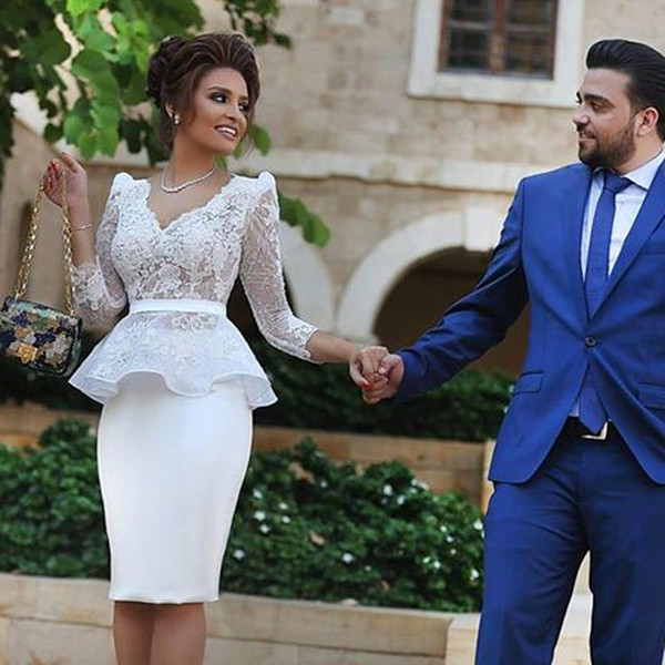 Cheap Lace Short Peplum Wedding Dresses With Long Sleeves V-Neck Sheath Beach Wedding Dress Knee Length Applique Boho Bridal Gowns