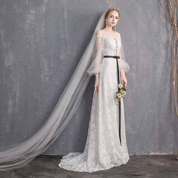 The new light dress the bride married a word shoulder in Europe and the contracted show thin tail