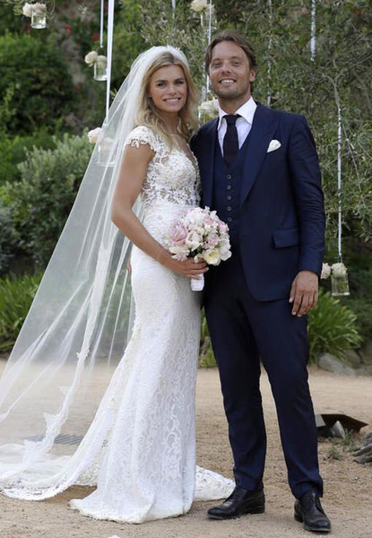 2016 Romantic Vintage Lace Wedding Dresses Plunging V Neck Cap Sleeve Sheath Summer Beach Vestido De Novia Custom Bridal Gowns