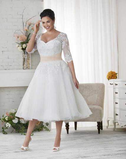 Short Plus Size Wedding Dresses Custom Made V-Neck Matched Sash Applique A-Line Tea Length Half Sleeve Lace Vintage Bridal Gowns W1701