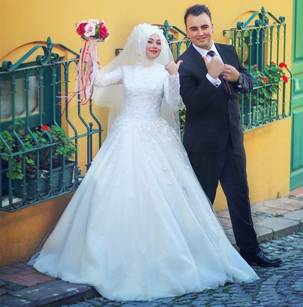 Lslamic Plus Size Muslim Wedding Dresses Vintage Lace Appliques Long Sleeves A-Line High Collar Sweep Train Tulle Zipper back Bridal Gowns