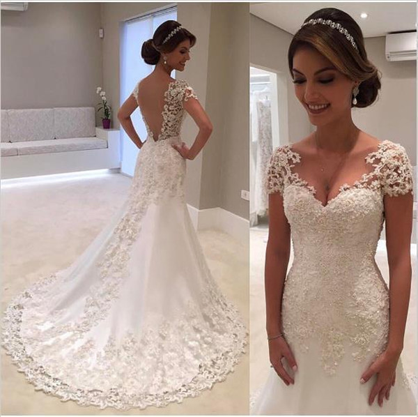 Luxury lace adds size to a white ivory wedding dress size: 6-8-10-12-14-16.