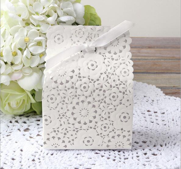 New Arrival White wedding faovr holders candy chocolate cake paper box gift bag flat packed soap boxes free shipping