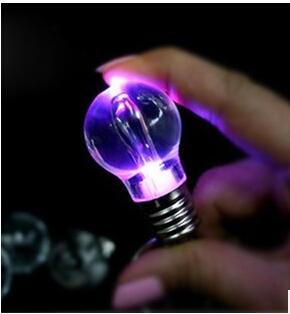 Novelty LED Light Bulb Shaped Ring Keychain Flashlight Colorful Mini-lights Lamp