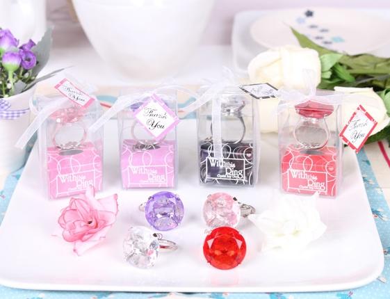 Wedding Diamond Ring Keychain Engagement Favors Wedding Decorations Key Chain Novelty Giant Diamond Keychain Jewelry Gift Box Packing