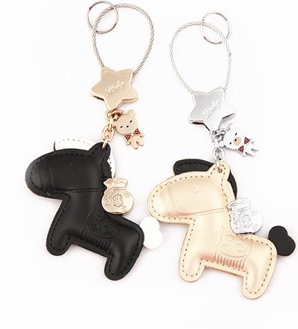 black keychain for women key ring chain charms female keyring accessories Key Holder Keyholder Novelty innovative Items Wedding Gift