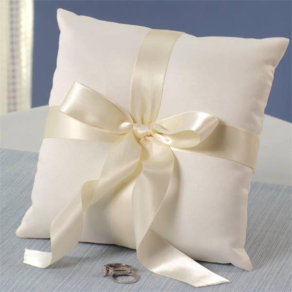 Hot sell 15*15 Ivory Ribbon Wedding Ceremony Satin Ring Bearer Ring Pillows & Flower Baskets