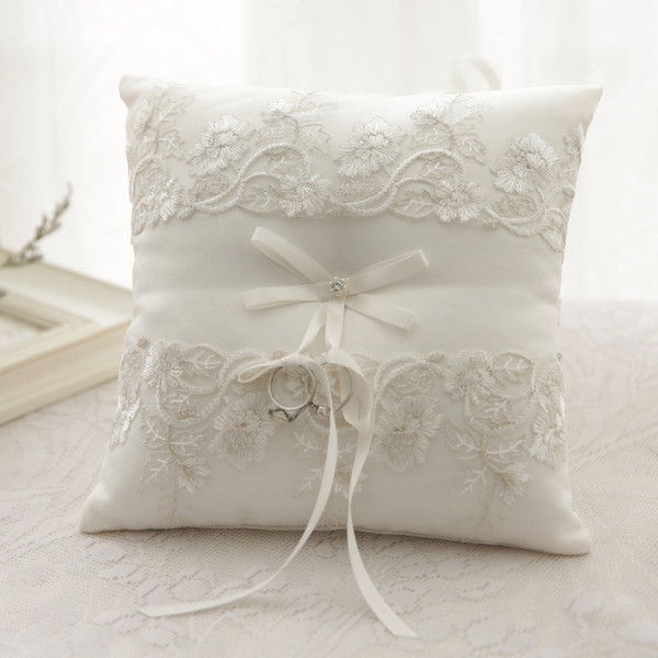 European style wedding ring pillow wholesale manufacturers can be customized bottom edge ring pillow beautiful embroidery