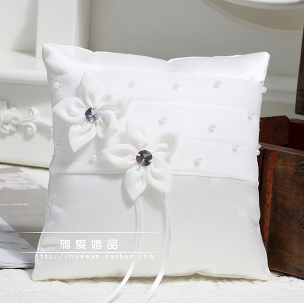 Romantic White Ribbon Ring Pillows For Weddings With Pearls Beaded Double Flowers Bride And Groom Ring Pillows