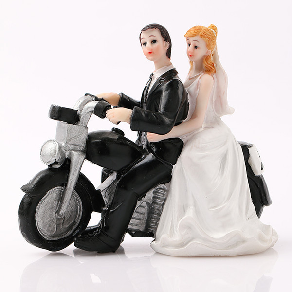 FEIS 2019 hotsale resign wedding suppliers bride and groom sitting on the motocycle wedding gifts cake topper