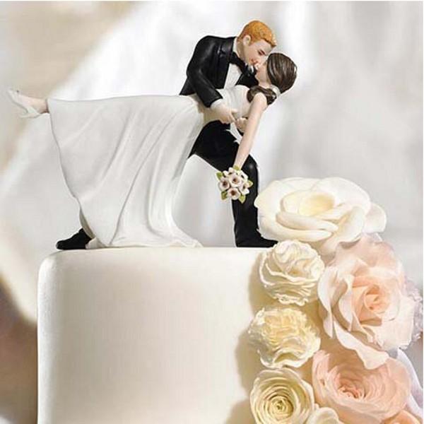 Lovely Wedding Cake Decoration White And Black Bride And Bridegroom Couple Figures Toppers Classic Kissing Hug Cheap Free Shipping