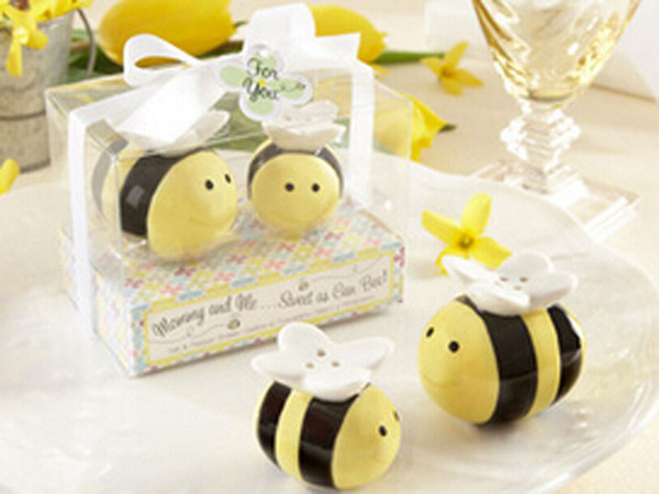 Bee salt and pepper pepper pot seasoning cans Salt & Pepper Shakers unique Wedding Favor Gift free shipping