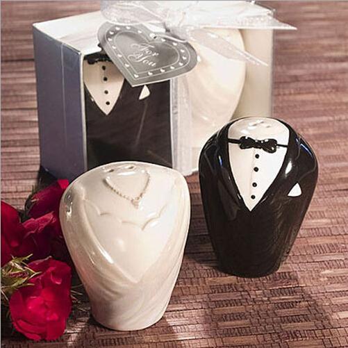 Bride And Groom Ceramic Salt & Pepper Shakers Wedding Favor (Set of 2) for Wedding Party Gifts Favors Supplies