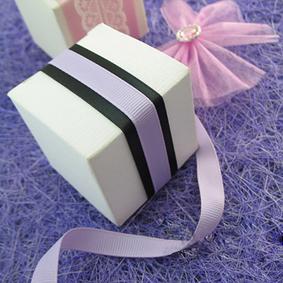 Free shipping-New Arrivals--50pcs 5cm*5cm*5cm White Wedding Favor Box Gift/Candy Boxes Wedding Decoration