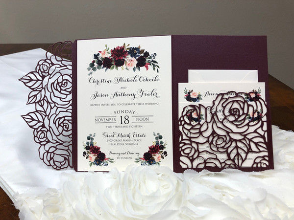 Hot Sale Plum Rose Trifold Laser Cut Wedding Invitations Pearl Shimmy Pocket Wedding Invite Burgundy Wedding Invitation Jackets with Belt