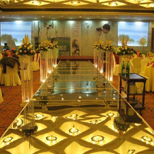 2016 New Arrival Wedding Centerpieces Mirror Carpet Aisle Runner Gold Silver Double Side Design T Station Decoration Wedding Favors Carpets