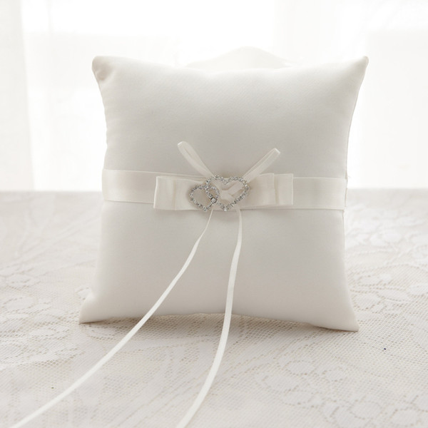 The new European wedding ring pillow can be customized to Wangde embroidery edge ring pillow