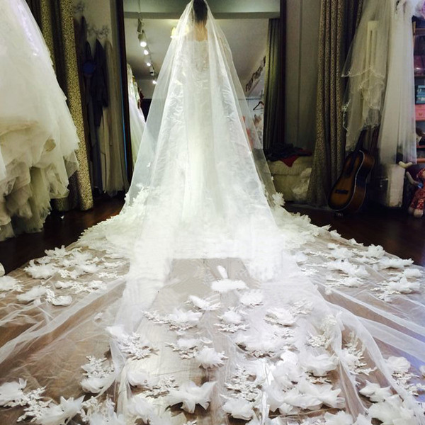 Customize your own wedding dress according to your pictures