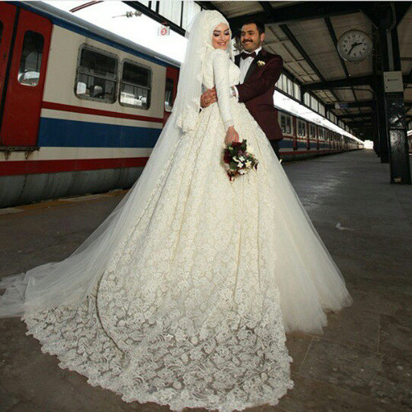 New Arrival Elegant Arabic Long Sleeves Lace Muslim Wedding Dress With Long Train